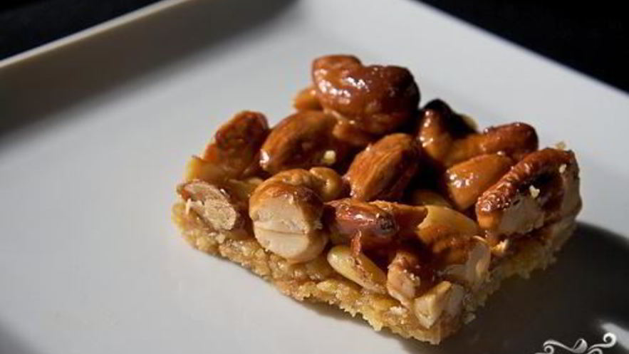 Рецепт ореховых пирожных с медом