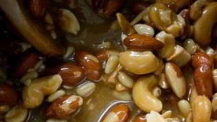 Рецепт ореховых пирожных с медом