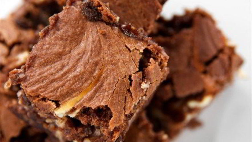 Рецепт пасхальных шоколадных пирожных с грецкими орехами и апельсиновой цедрой