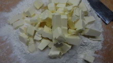 Рецепт песочного пирожного со сливочно-ореховым кремом