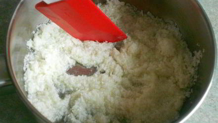 Рецепт пирожных с ревенем и кокосом