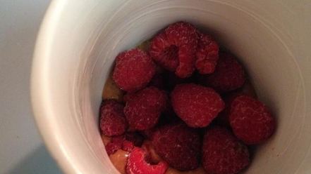 Рецепт шоколадного пирожного с малиной