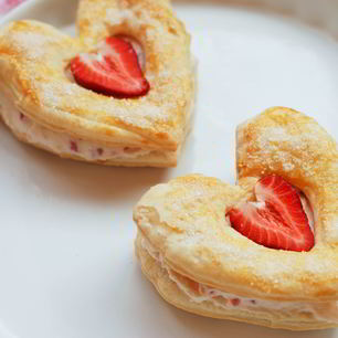 Рецепт Слоеного пирожного с клубникой и маскарпоне