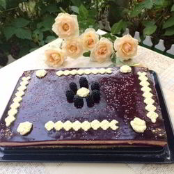 Рецепт Торта-пирожного с клубникой и смородиной