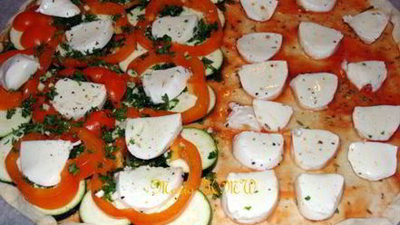 Рецепт летней пиццы с овощами и козьим сыром