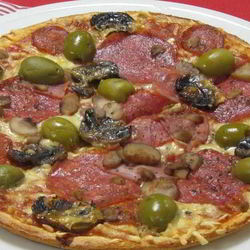 Рецепт Пикантной пиццы с салями