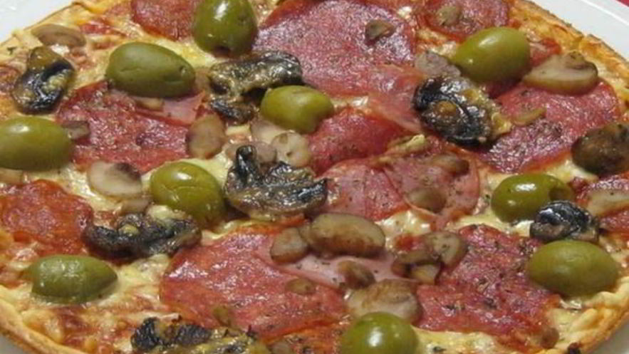 Рецепт пикантной пиццы с салями