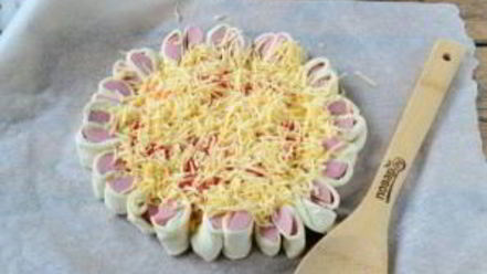 Рецепт пиццы из сосисок в тесте