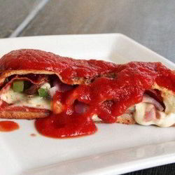 Рецепт Пиццы Кальцоне с домашним соусом