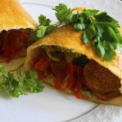 Рецепт Пиццы кальцоне с грибами, овощами и сыром Джюгас