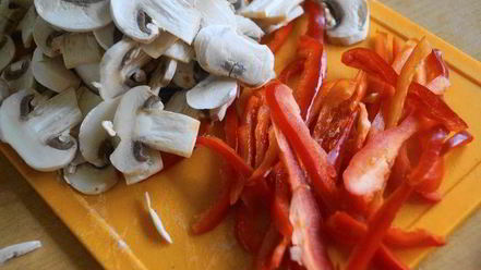 Рецепт пиццы кальцоне с грибами, овощами и сыром джюгас