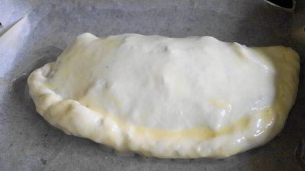 Рецепт пиццы кальцоне с грибами, овощами и сыром джюгас