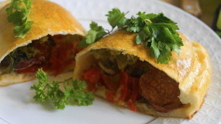 Рецепт пиццы кальцоне с грибами, овощами и сыром джюгас