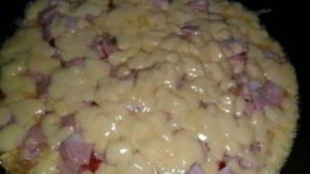 Рецепт пиццы на сковороде с сыром