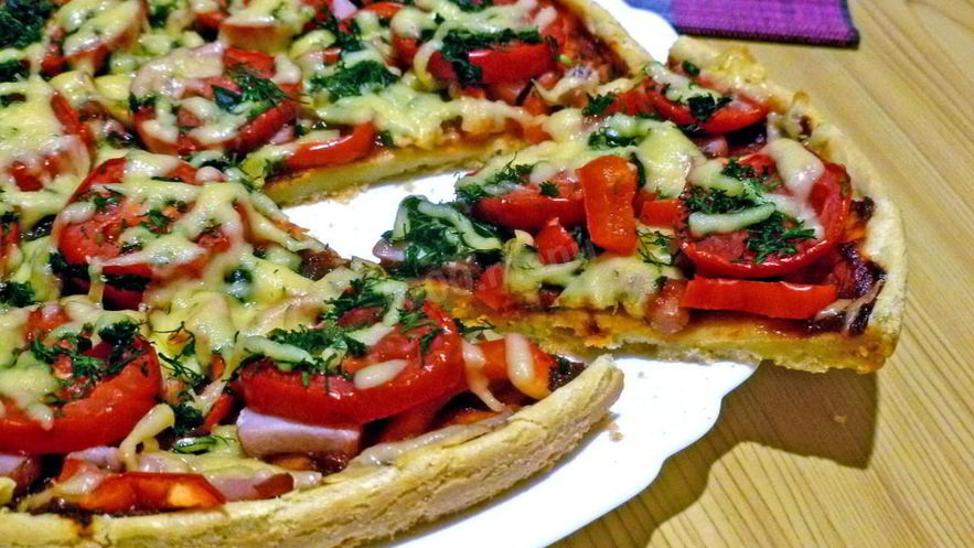 Рецепт пиццы на жидком тесте со свининой, помидорами и перцем