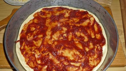 Рецепт пиццы на жидком тесте со свининой, помидорами и перцем