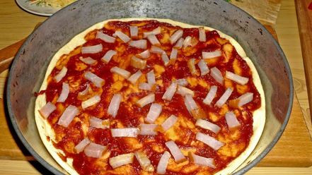 Рецепт пиццы на жидком тесте со свининой, помидорами и перцем