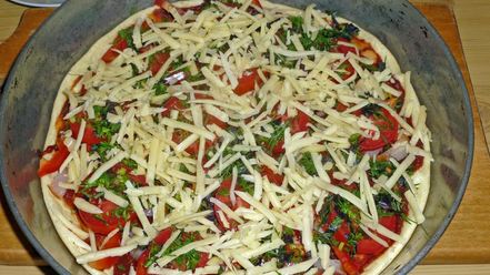 Рецепт пиццы на жидком тесте со свининой, помидорами и перцем