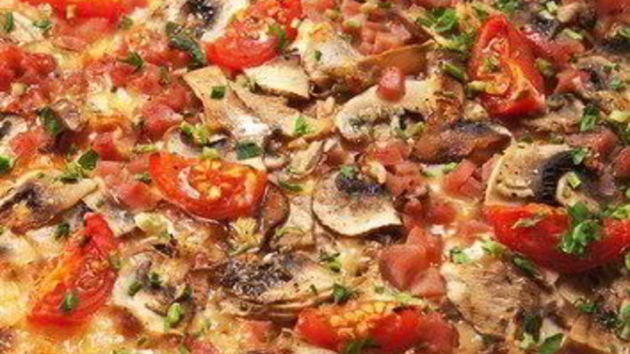 Рецепт пиццы с грибами, помидорами и пряными травами