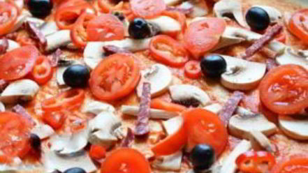 Рецепт пиццы с грибамии и колбасой