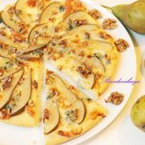 Пицца с грушей и горгонзолой