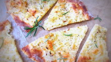 Рецепт пиццы с картофелем и пряными травками