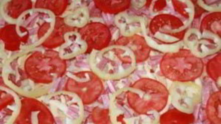 Рецепт пиццы с колбасой и шампиньонами