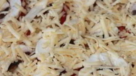 Рецепт пиццы с колбасой и шампиньонами