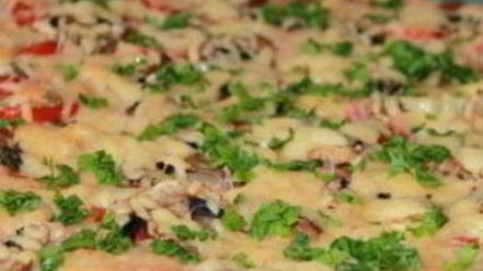 Рецепт пиццы с колбасой и шампиньонами