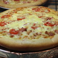 Пицца с колбасой и сыром из дрожжевого теста