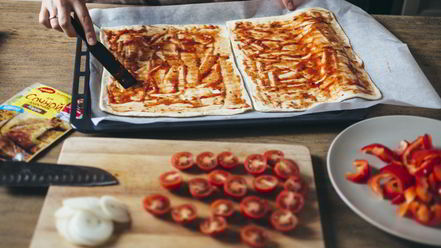 Рецепт пиццы с курицей карри на слоеном тесте