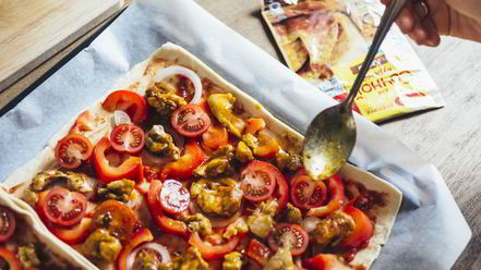 Рецепт пиццы с курицей карри на слоеном тесте