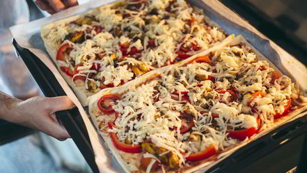 Рецепт пиццы с курицей карри на слоеном тесте