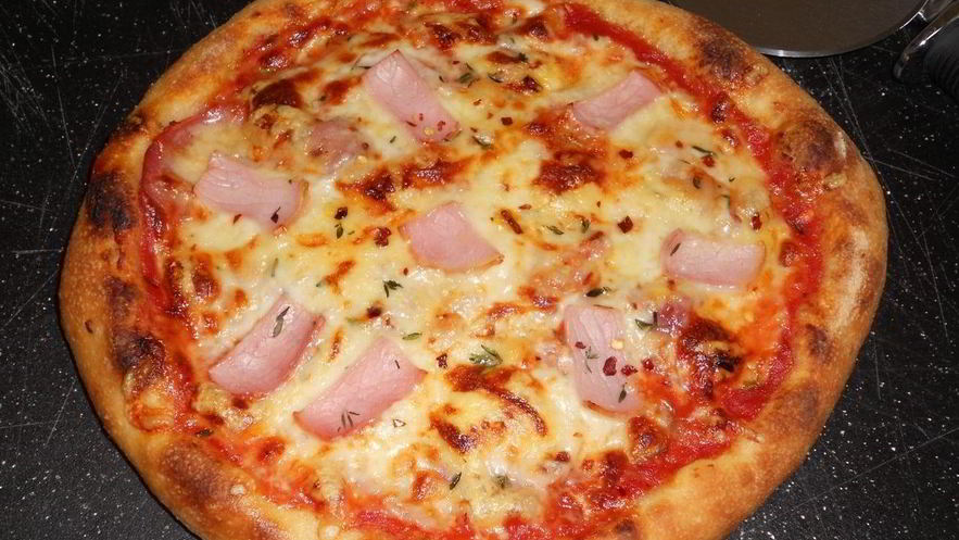 Рецепт пиццы с мясом и помидорами