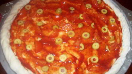 Рецепт пиццы с оливками и хамоном