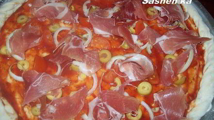 Рецепт пиццы с оливками и хамоном