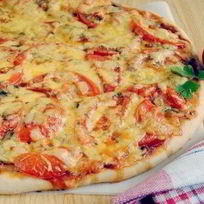 Пицца с шампиньонами и куриным фаршем