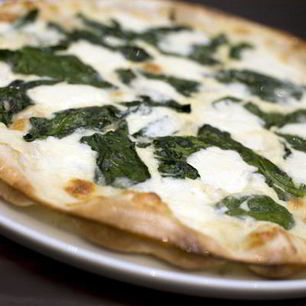 Рецепт Пиццы с шпинатом и моцареллой