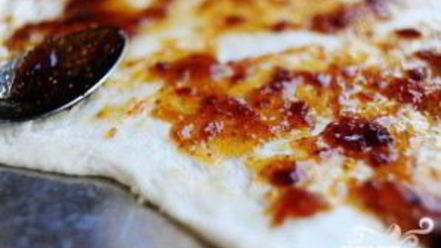 Рецепт пиццы с ветчиной и аругулой