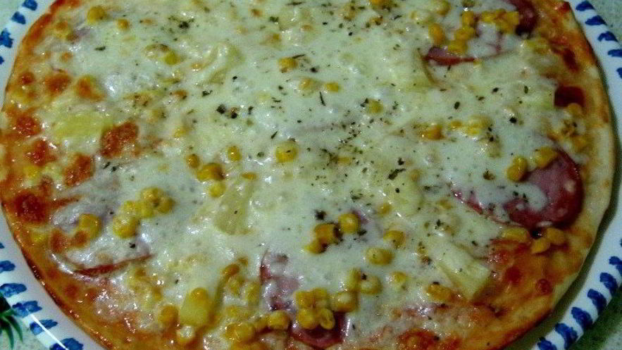 Рецепт пиццы с ветчиной, кукурузой и ананасами