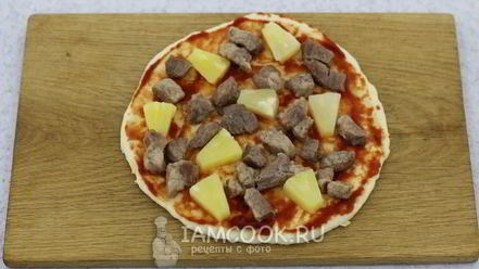 Рецепт пиццы со свининой и ананасами