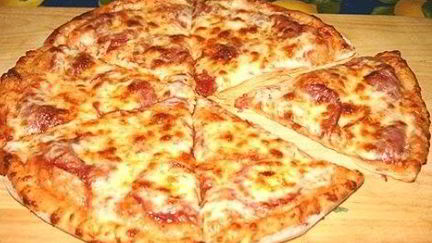 Рецепт Тонкой итальянской пиццы с салями