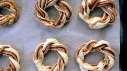 Рецепт крученых пончиков с нутеллой