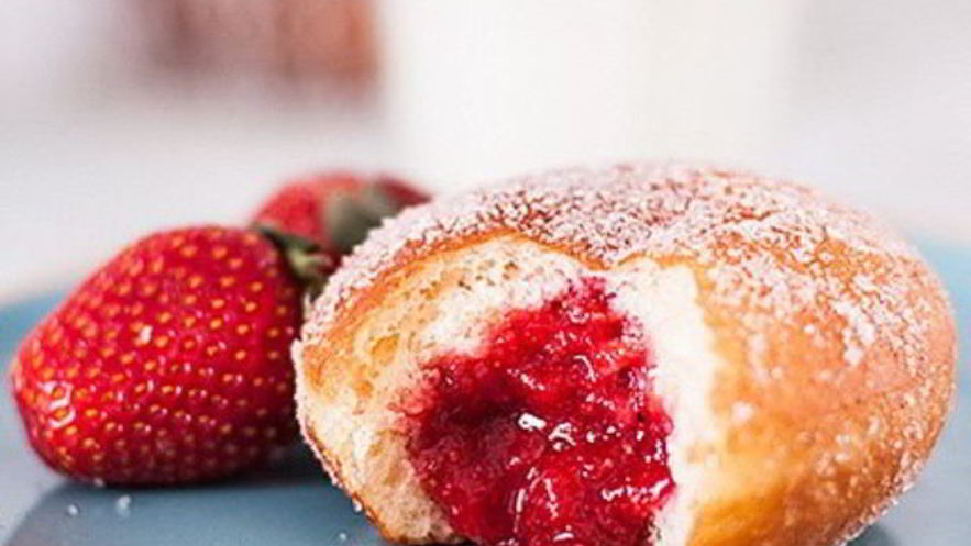 Рецепт пончиков с клубникой дома