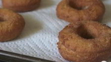 Рецепт пончиков с ванильной глазурью и посыпкой