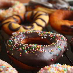 Рецепт Пончиков в темном и белом шоколаде