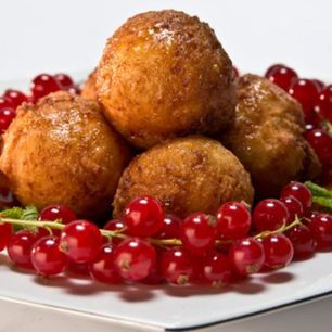 Рецепт Творожных пончиков с апельсиновым соусом