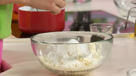 Рецепт творожных пончиков с апельсиновым соусом