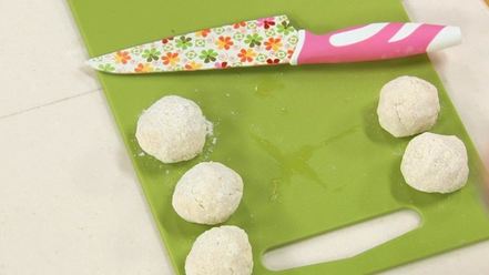 Рецепт творожных пончиков с апельсиновым соусом