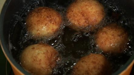 Рецепт творожных пончиков с апельсиновым соусом